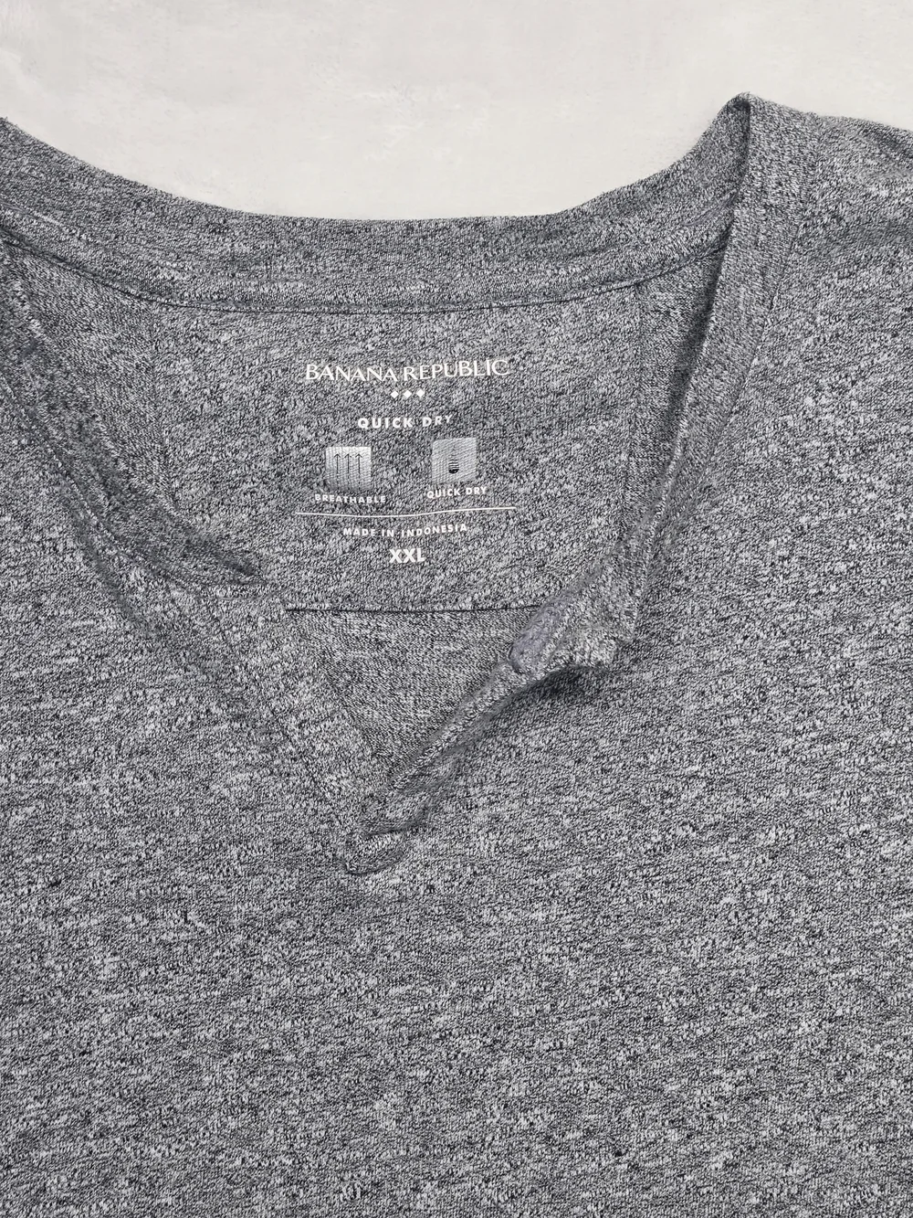 Banana Republic Men's Gray Short-Sleeve Notch Neck Tee